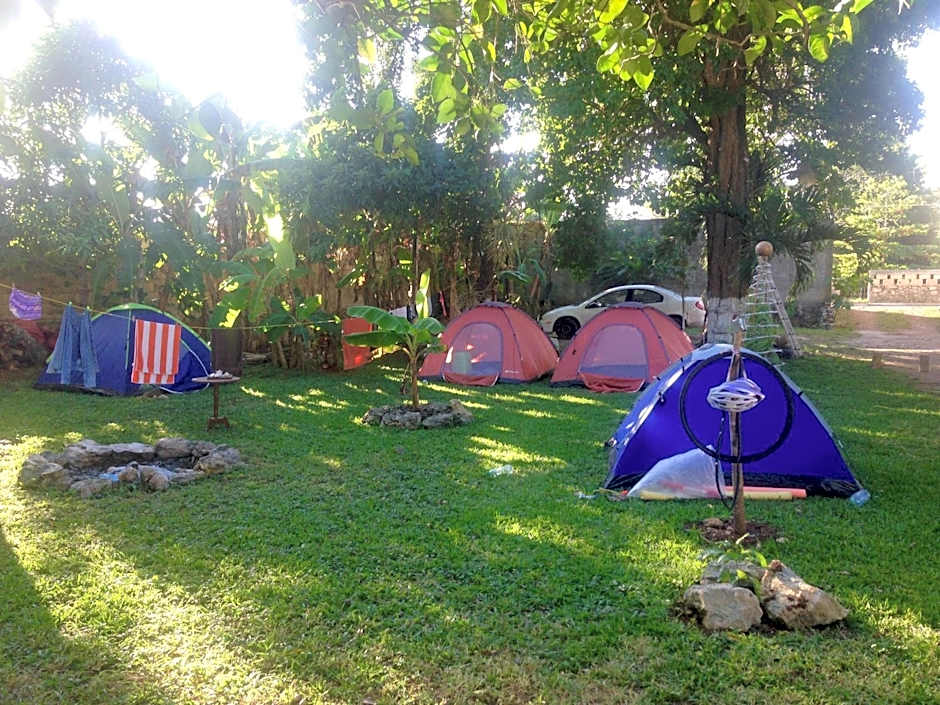 Yaxche Centro Hostal y Camping