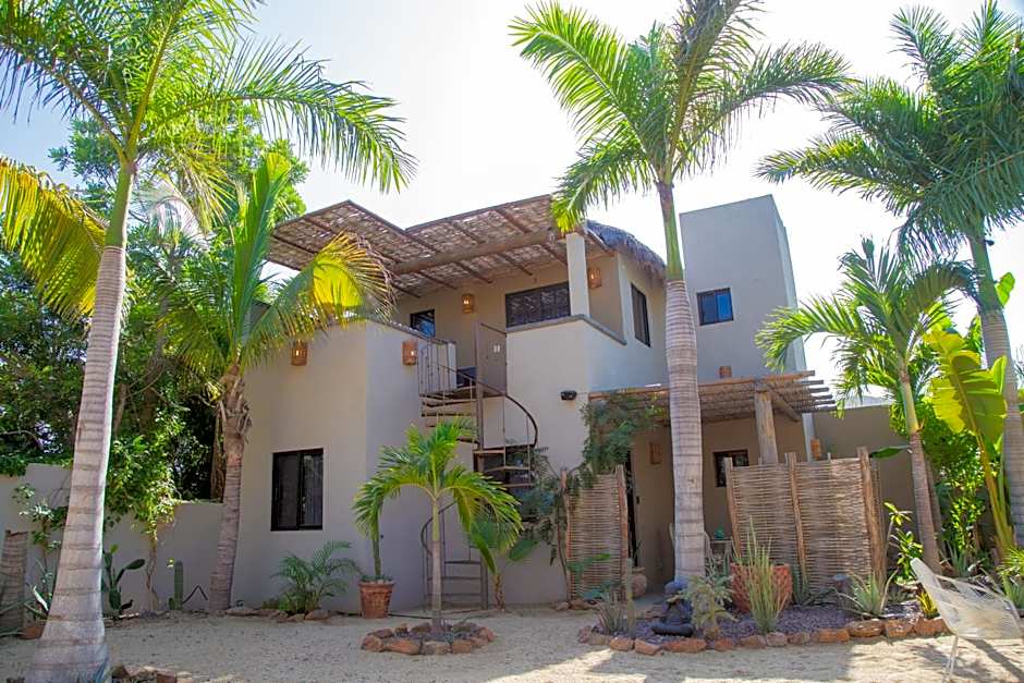 Pure Baja Private Suites-Upscale Property with Infinity Pool and Lush Gardens