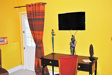 Deluxe Double Room with Courtyard View