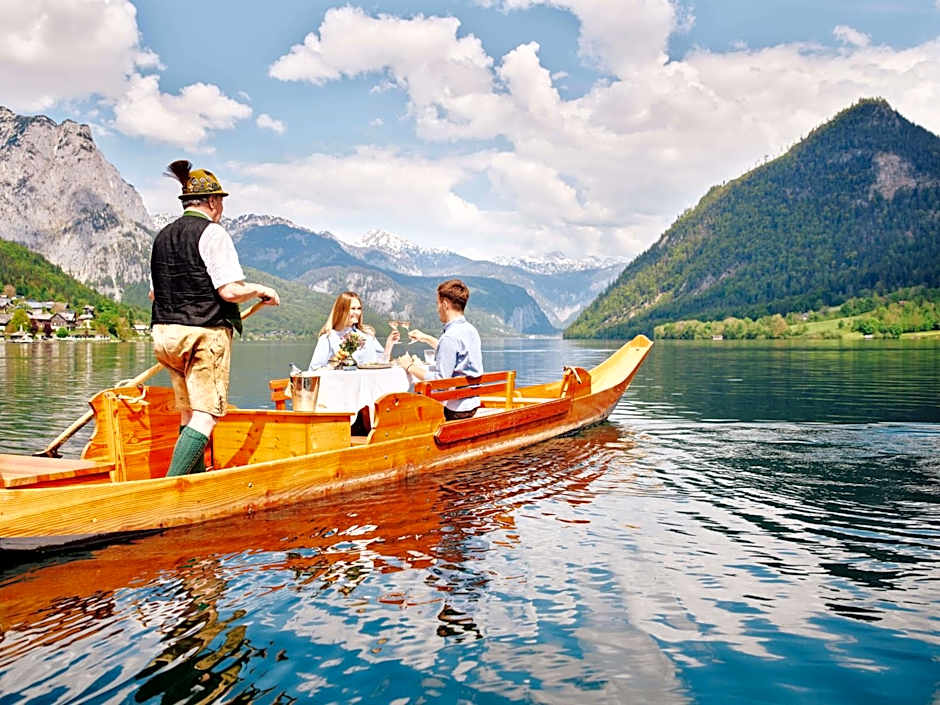 TAUROA Seehotel Grundlsee