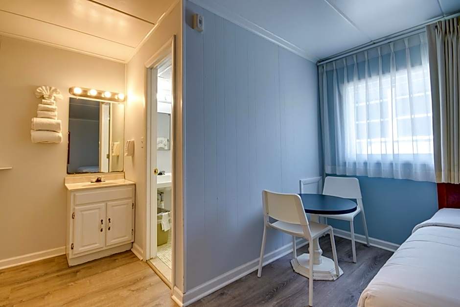 Rideau Oceanfront Motel