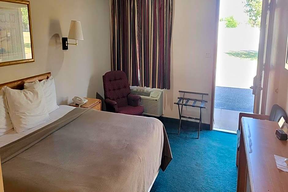 HomeTown Inn By OYO Texhoma, OK