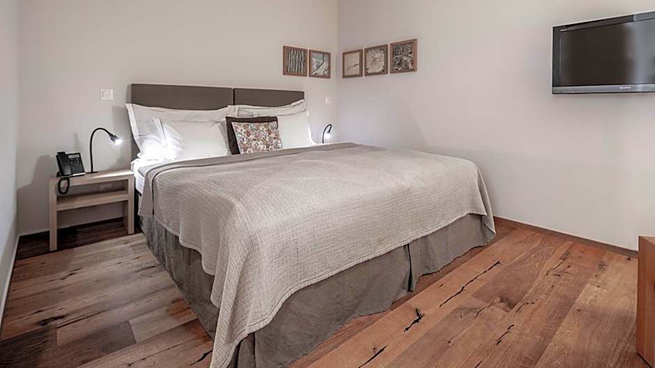 Photo 1 of 5 of Small Double Room