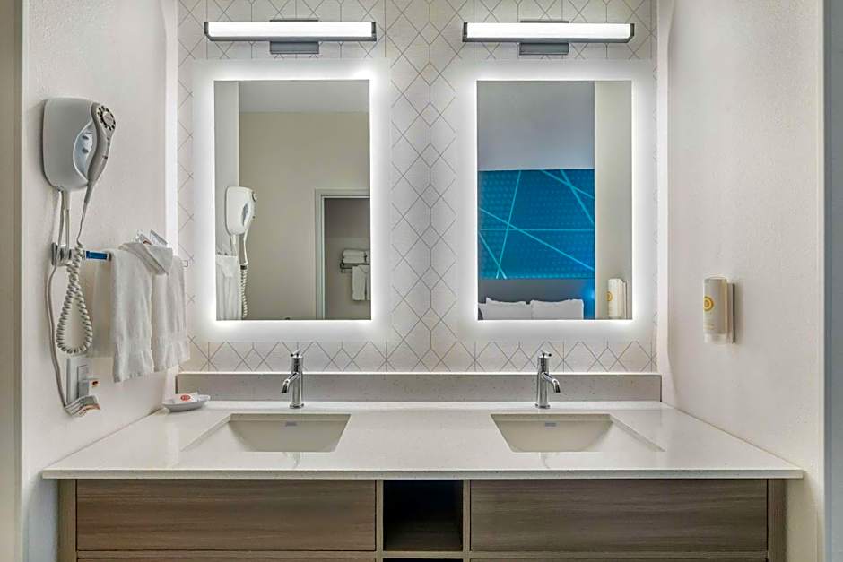 Comfort Suites Redmond Airport