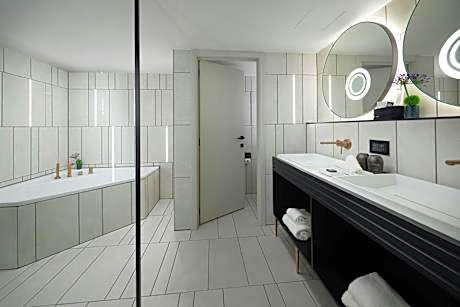 BIG Suite, 1 Bedroom Suite, 1 King, Sofa Bed, City View