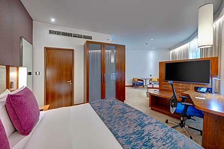Junior King Suite with Mountain View and Lounge Access
