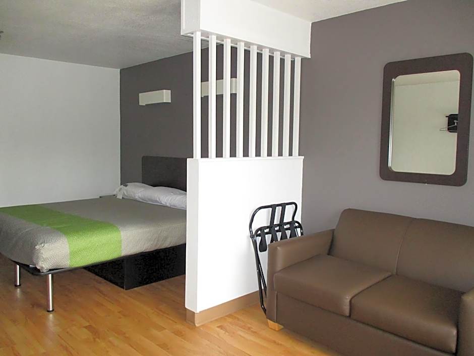 Studio 6-Alexandria, LA