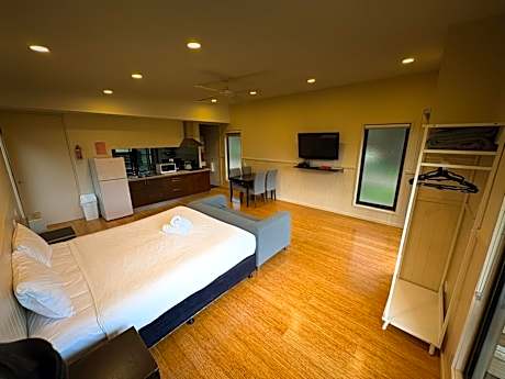 Deluxe Cabin with Private Bathroom - Open Plan