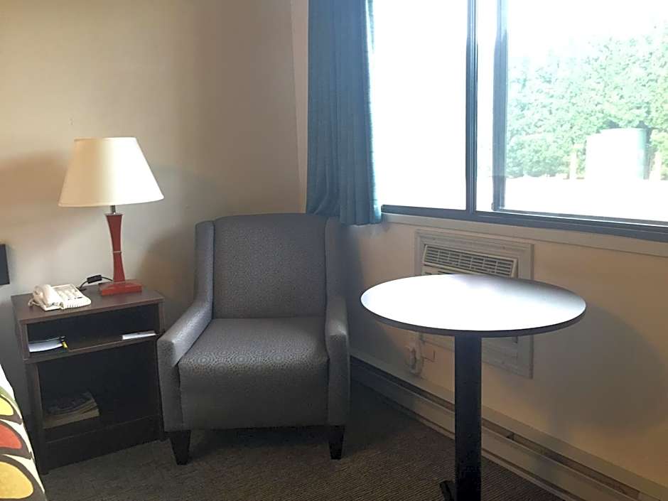 Super 8 by Wyndham Kelowna BC