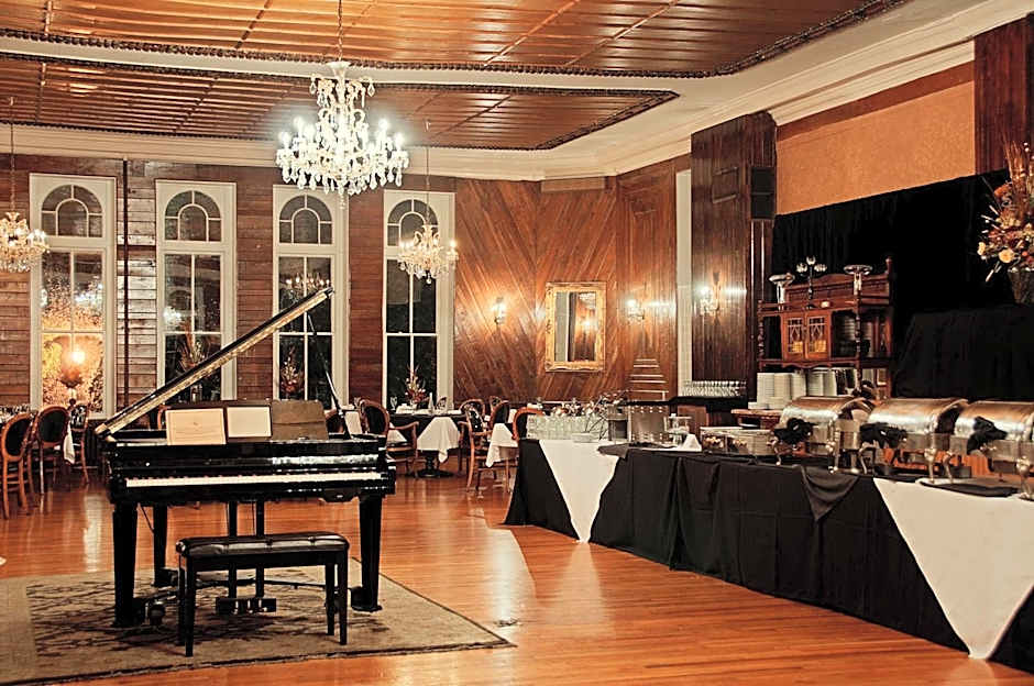 1886 Crescent Hotel and Spa