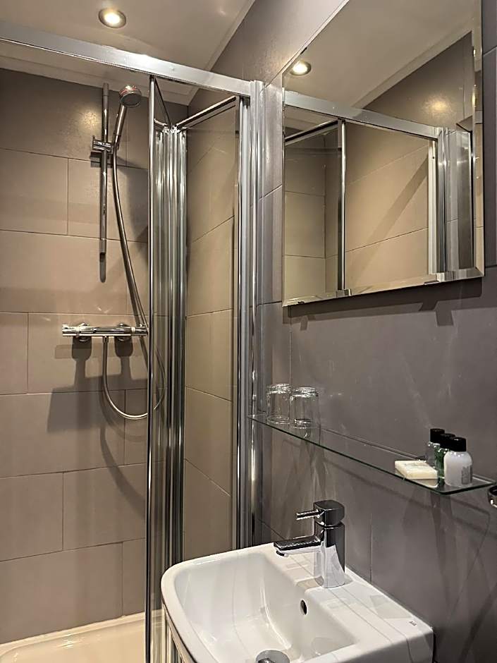 Sinclair's Bar, Lounge & Rooms