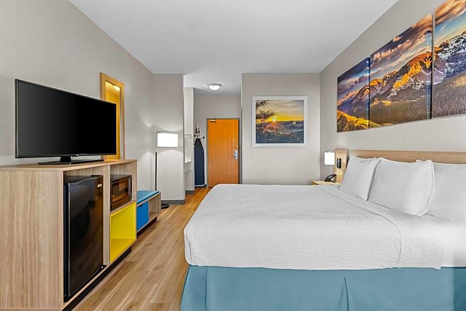 Days Inn & Suites by Wyndham Castle Rock