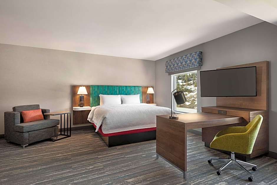 Hampton Inn & Suites Kelowna, British Columbia, Canada