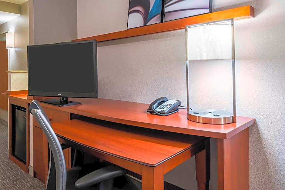 Courtyard by Marriott Fort Myers at I-75 and Gulf Coast Town Center