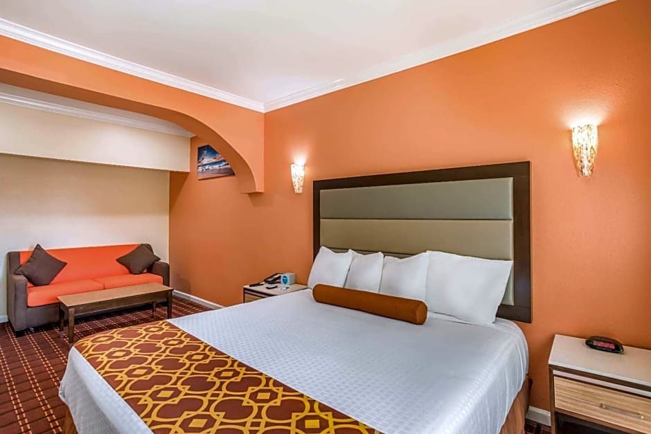 Rodeway Inn & Suites - Pasadena
