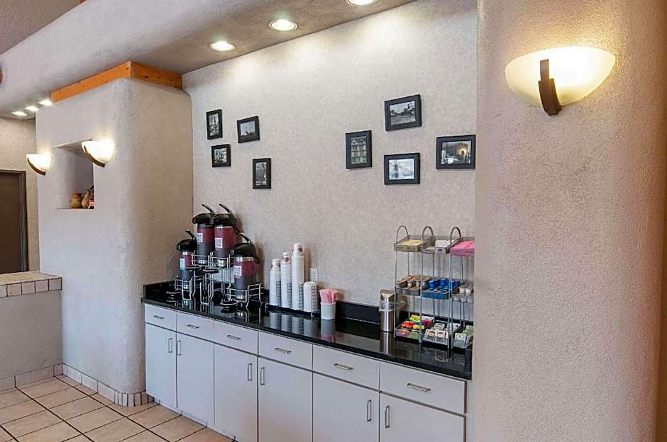 Comfort Suites   University
