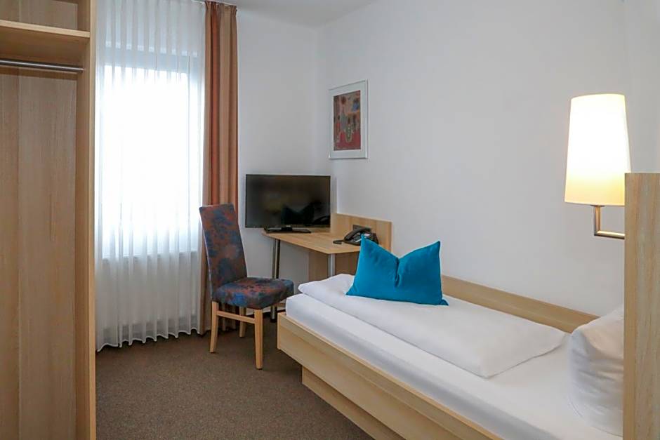 Photo 1 of 2 of Single Room