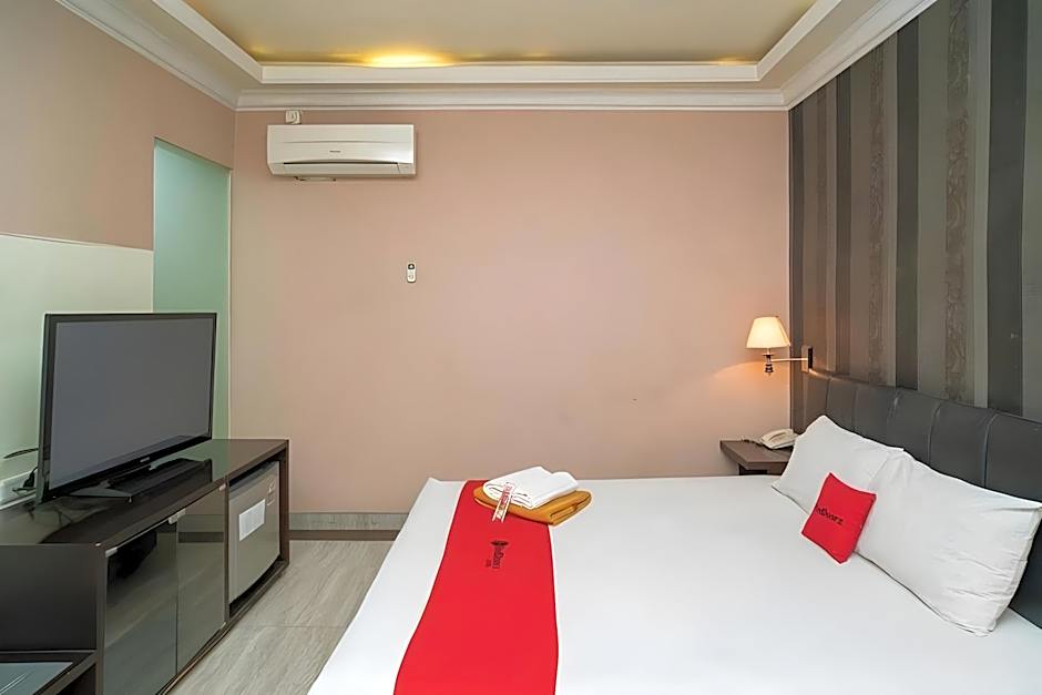 RedDoorz Plus near Simpang Tiga Tritayasa Cilegon