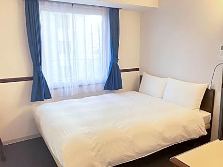 Double Room for Single Use - Non-Smoking