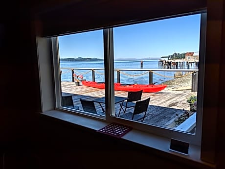 Deluxe Double Room with Side Sea View