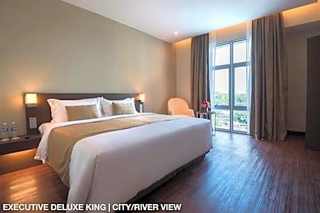 Executive Deluxe - King Bed (City View)