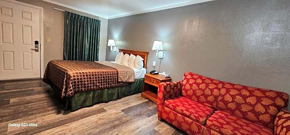 Sycamore Inn Chico University Area