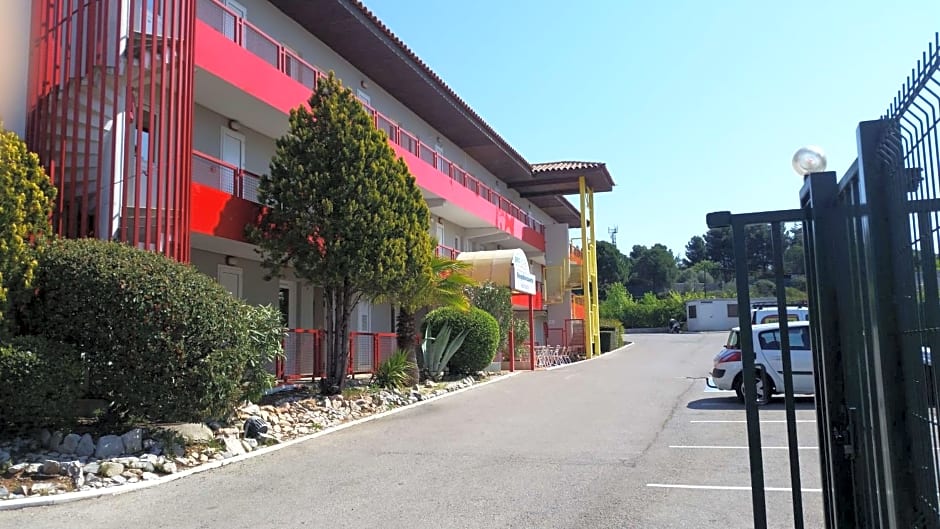 Brit Hotel Essentiel Sète / Balaruc