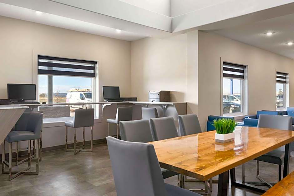 Days Inn by Wyndham Calgary North Balzac