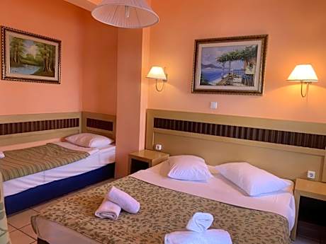 Deluxe Triple Room with Sea View