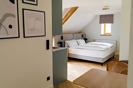 Original Studio with Kitchen