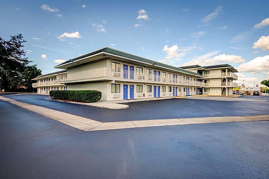 Motel 6-Lakeland, FL