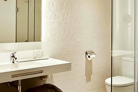 Twin Room with Balcony (Annex)