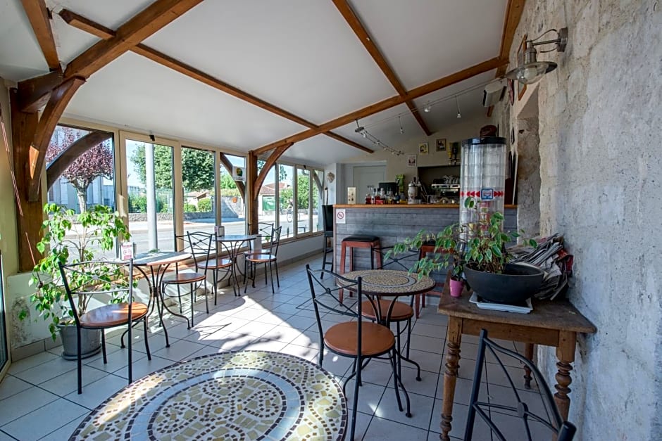 Logis Hôtels - Hôtel et Restaurant Les Voyageurs