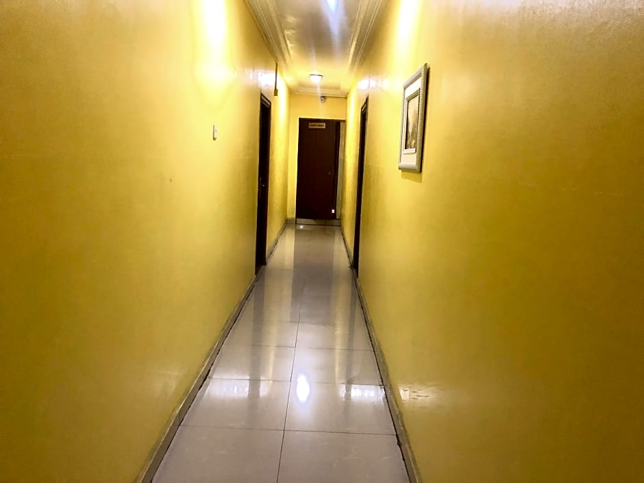 De Lawrence Court & Suites