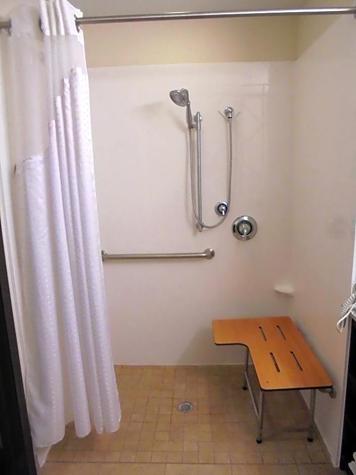 Holiday Inn Express & Suites Nevada By IHG