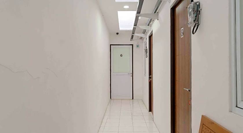 RedDoorz near Alun Alun Kota Serang