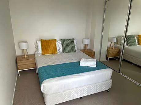 One Bedroom Deluxe Queen Apartment with River View