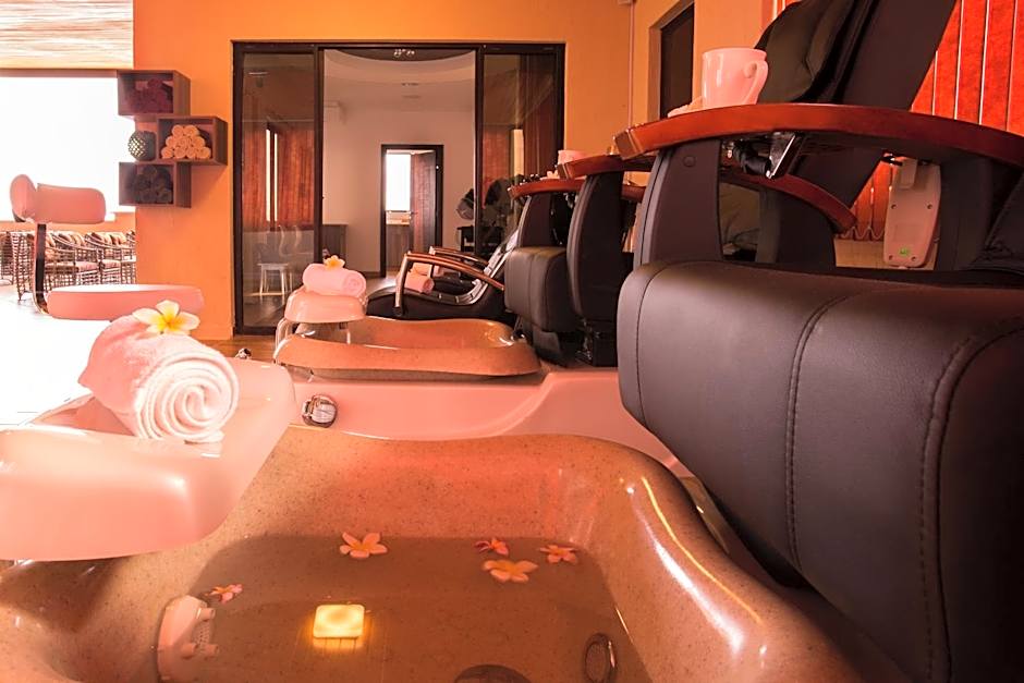 Bidwood Suite Hotel, Opposite Sarit Centre