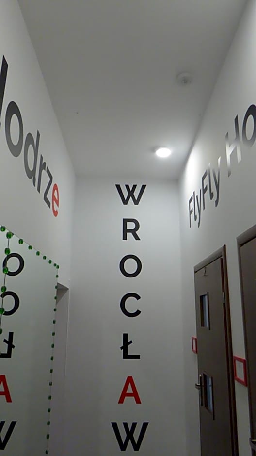 FlyFly Hostel , darmowy parking , rezerwuj przez urządzenia mobilne -10 procent