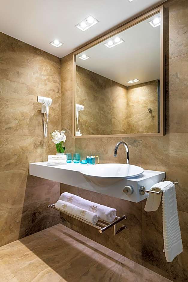 -- ESTE PARK HOTEL -- part of Urban Chic Luxury Design Hotels - Parking & Compliments - next to Shopping & Dining Mall Plovdiv