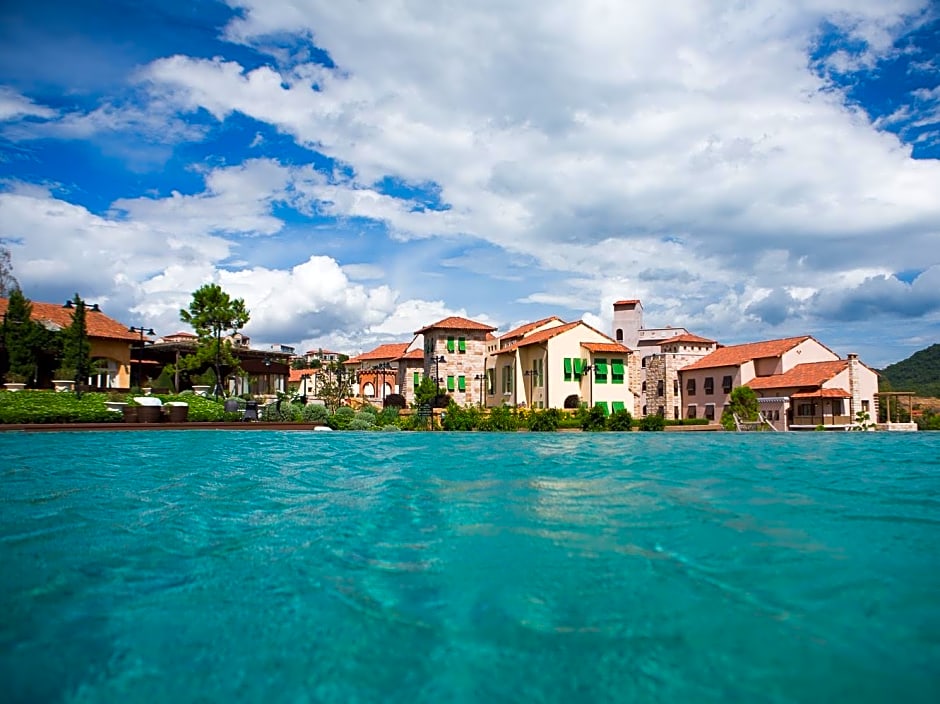 Town Square Suite by Toscana Valley