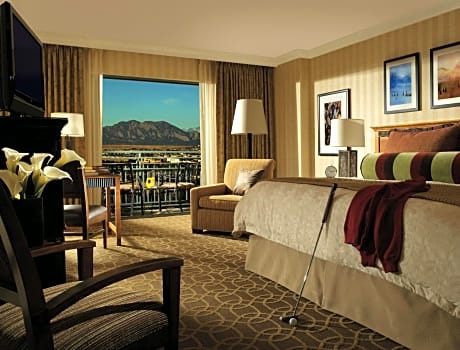 King Room with Balcony and Mountain Views