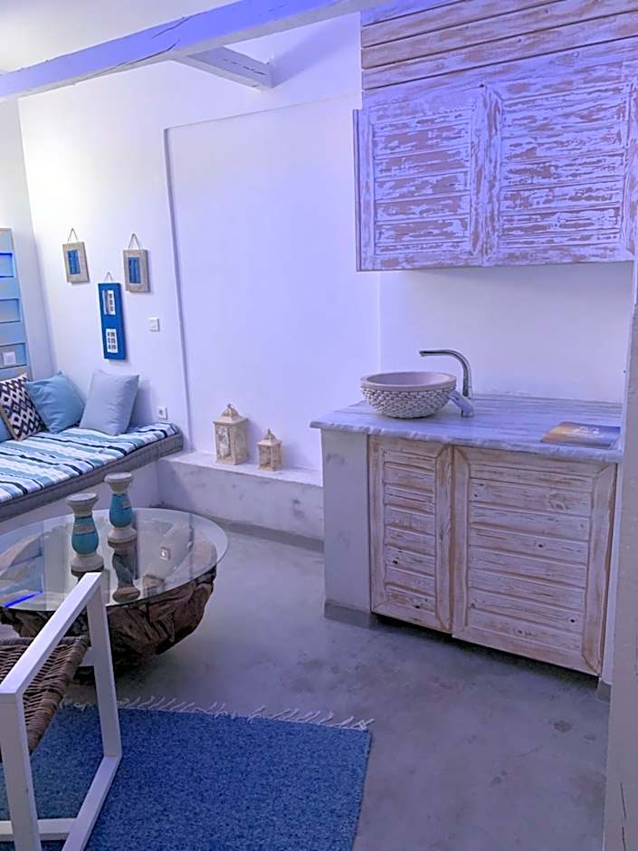 Kouros Home & Suites