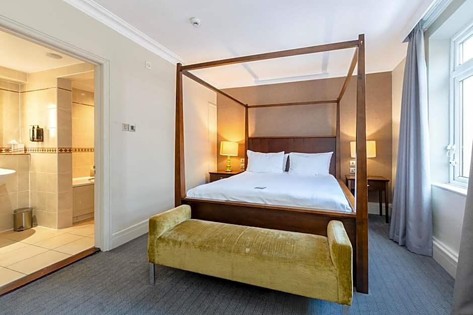 Winchester Wessex Hotel by Sunday