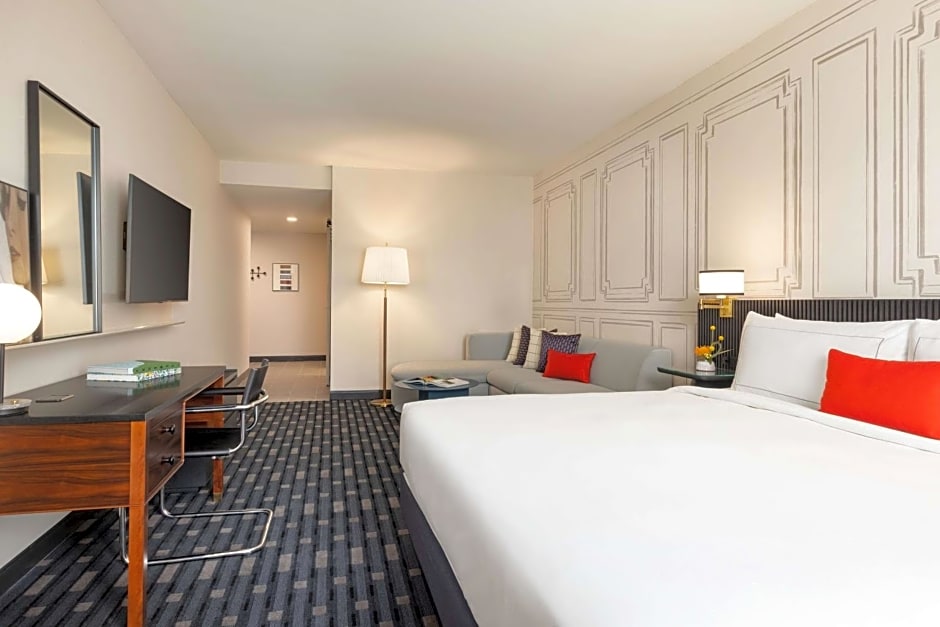 106 Jefferson Huntsville, Curio Collection by Hilton