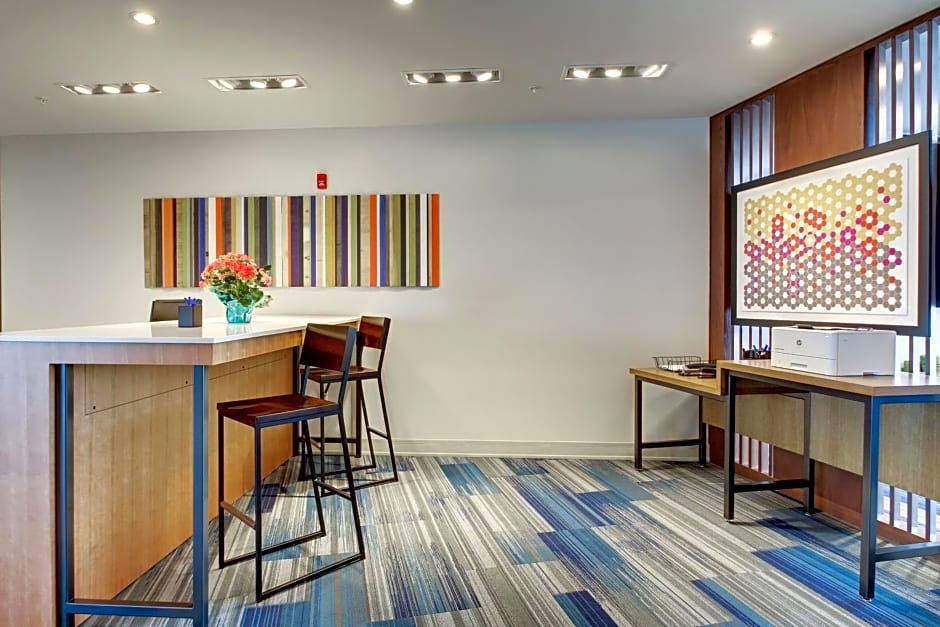 Holiday Inn Express & Suites Galesburg By IHG