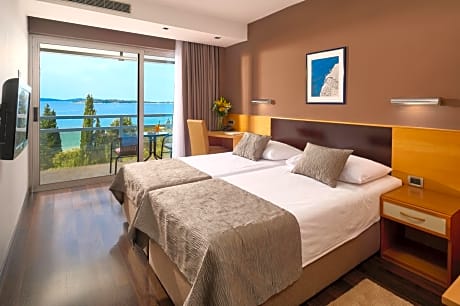 Superior Double or Twin Room with  Balcony and Sea View