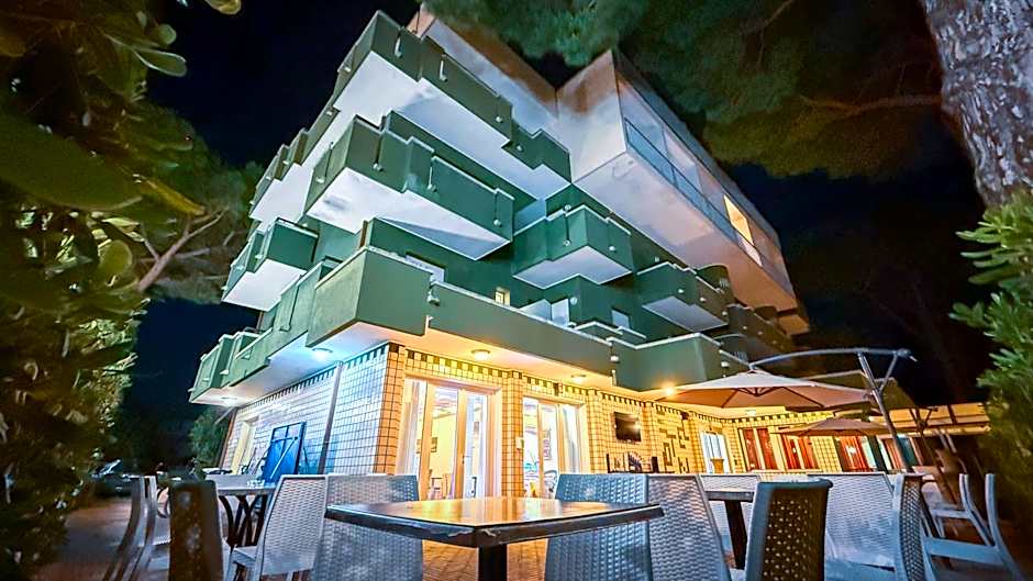 Hotel Etna - Hotel per Coppie e Famiglie con Parcheggio e Spiaggia