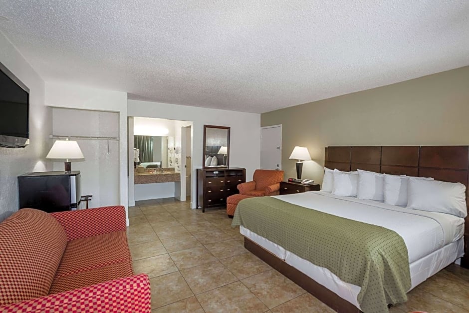 Days Inn by Wyndham St. Petersburg / Tampa Bay Area