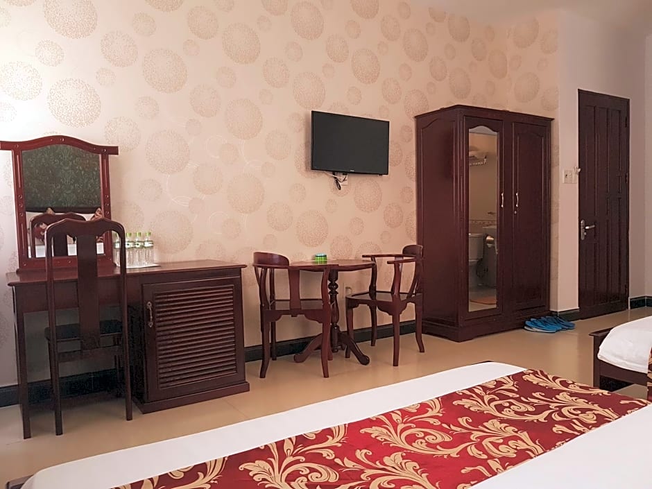 Thi Long Phung Hotel